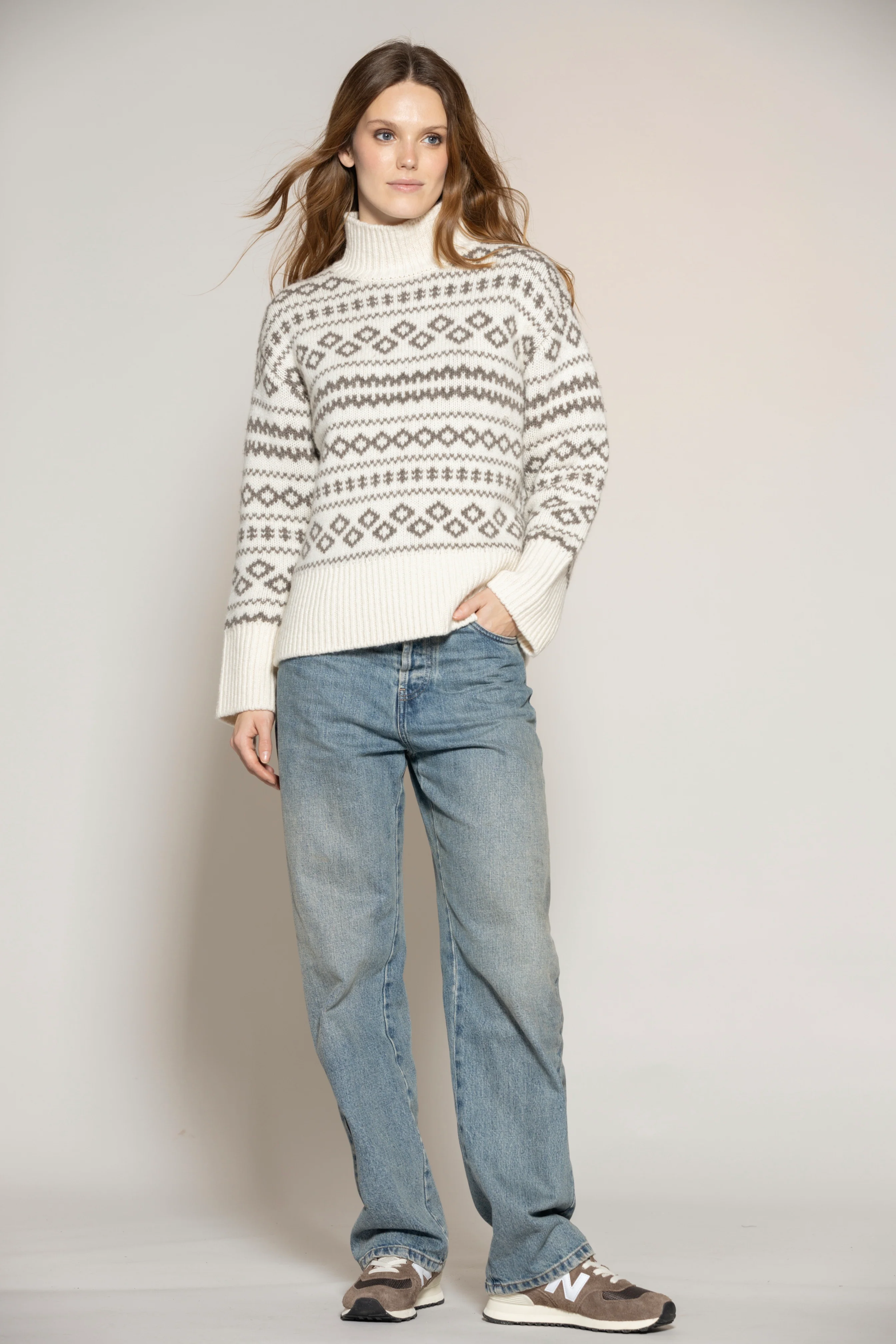 Fe Jaquard Knit - Cream/Light Chocolate - Image 6