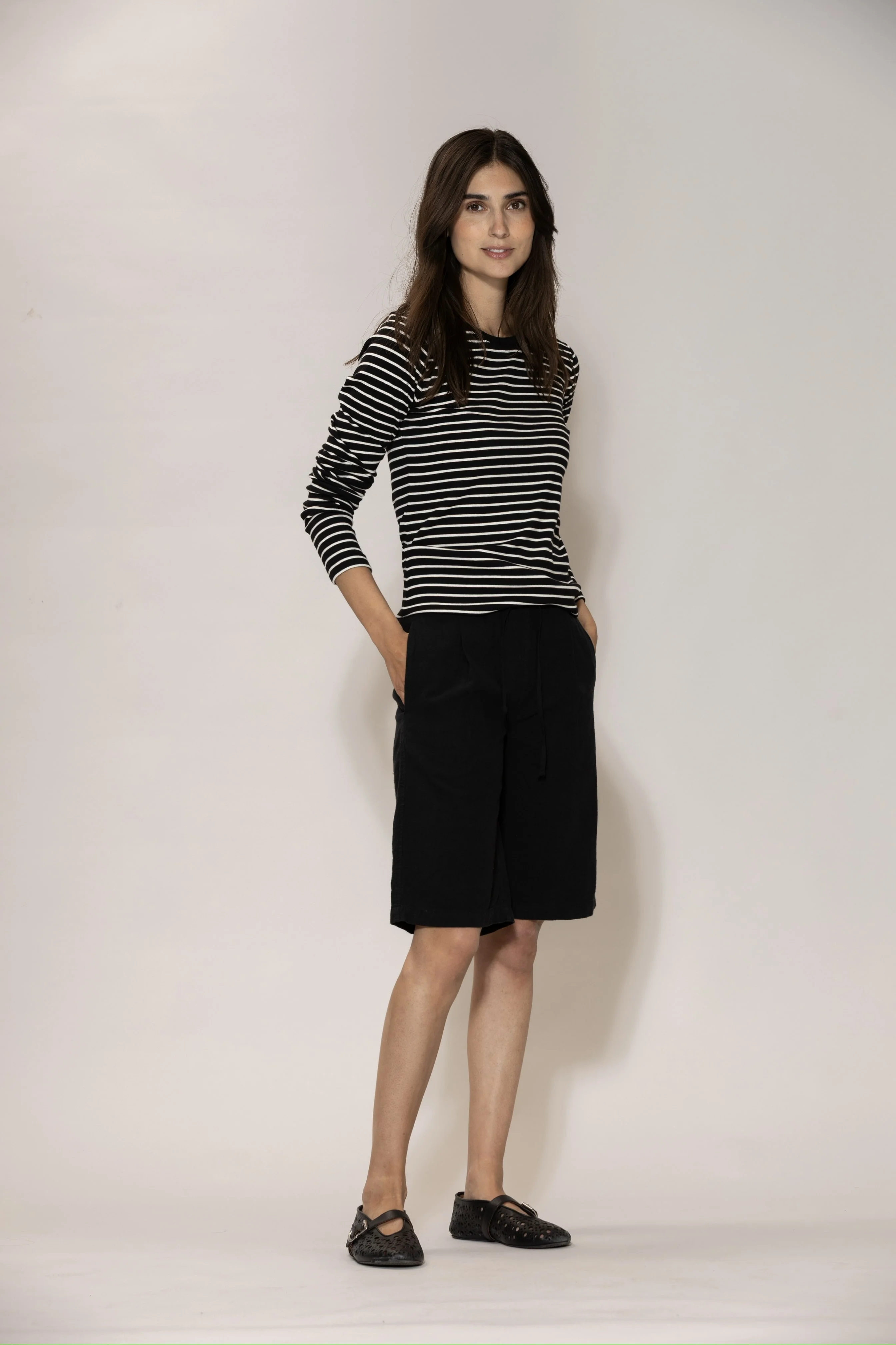 Lisamarie linen Bermudas - Black - Image 2